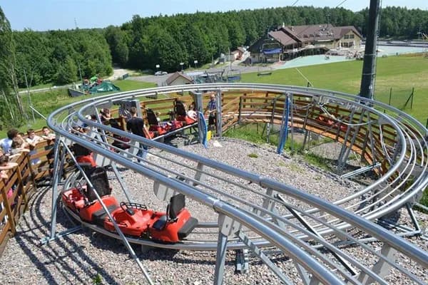 Góra Kamieńsk atrakcje – odkryj zimowe i letnie możliwości wypoczynku