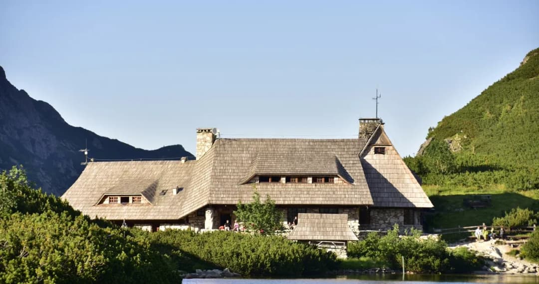 Ile kosztuje nocleg w schronisku? Ceny, które mogą Cię zaskoczyć