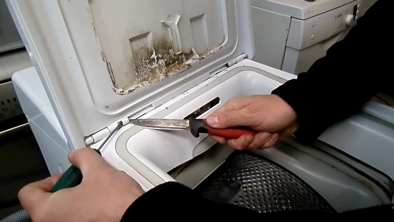 Jak wyjąć bęben z pralki ładowanej od góry Whirlpool bez problemów