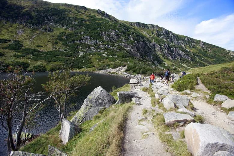 Jakie góry są w Karpaczu? Odkryj piękne szczyty i trasy turystyczne