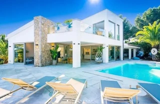 Gdzie mieszkają Lewandowscy w Hiszpanii? Odkryj ich luksusowy dom w Castelldefels