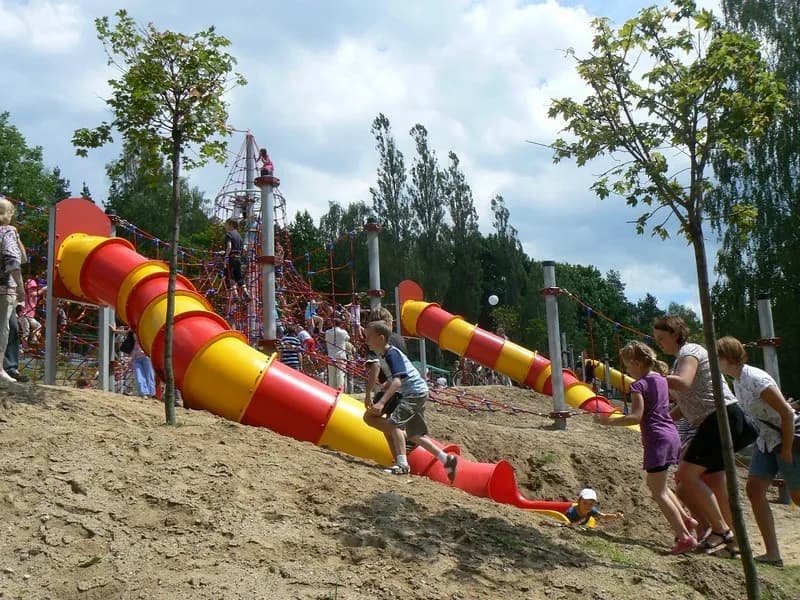 Atrakcje w Mrągowie, które zaskoczą każdego miłośnika natury i kultury