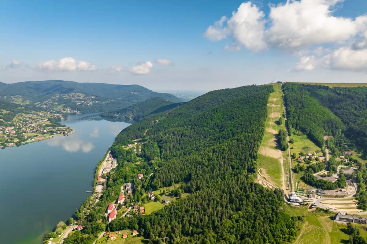 Jak dojechać na Górę Żar - sprawdź wszystkie opcje transportu