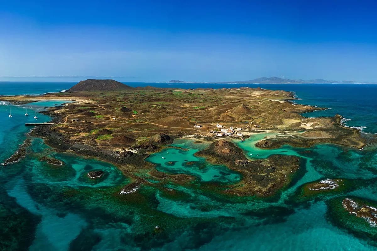 Jakie są wyspy w Hiszpanii? Odkryj ich niezwykłe piękno i atrakcje